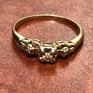 Antique diamond and 10k gold ring